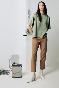 Magyar Shoulder Button Top
