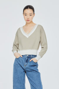 Relaxed V-Neck Crop Pullover