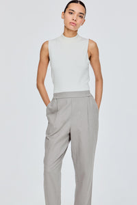 Pleated Tappered Pants
