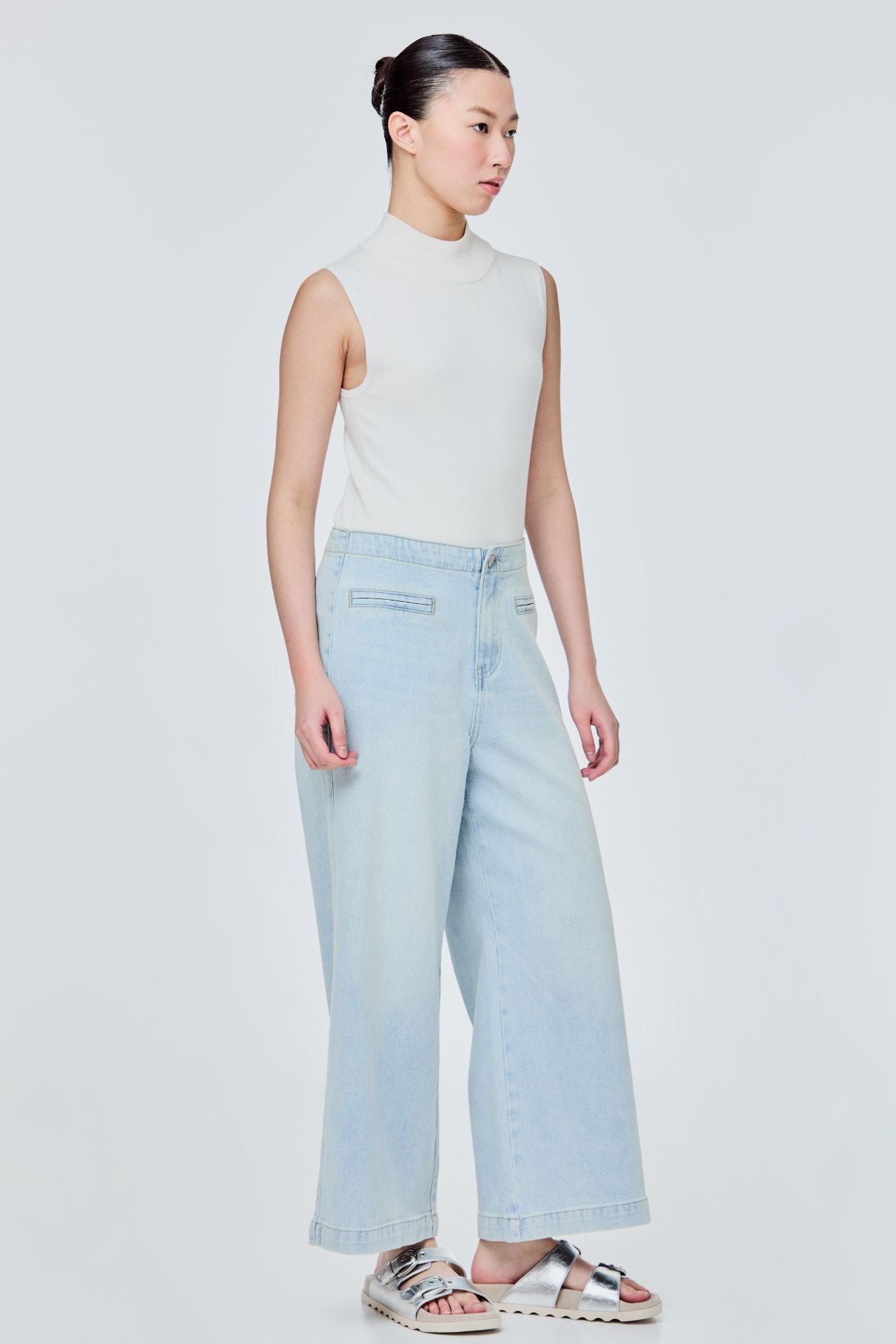 Welt Pocket Straight Leg Jeans