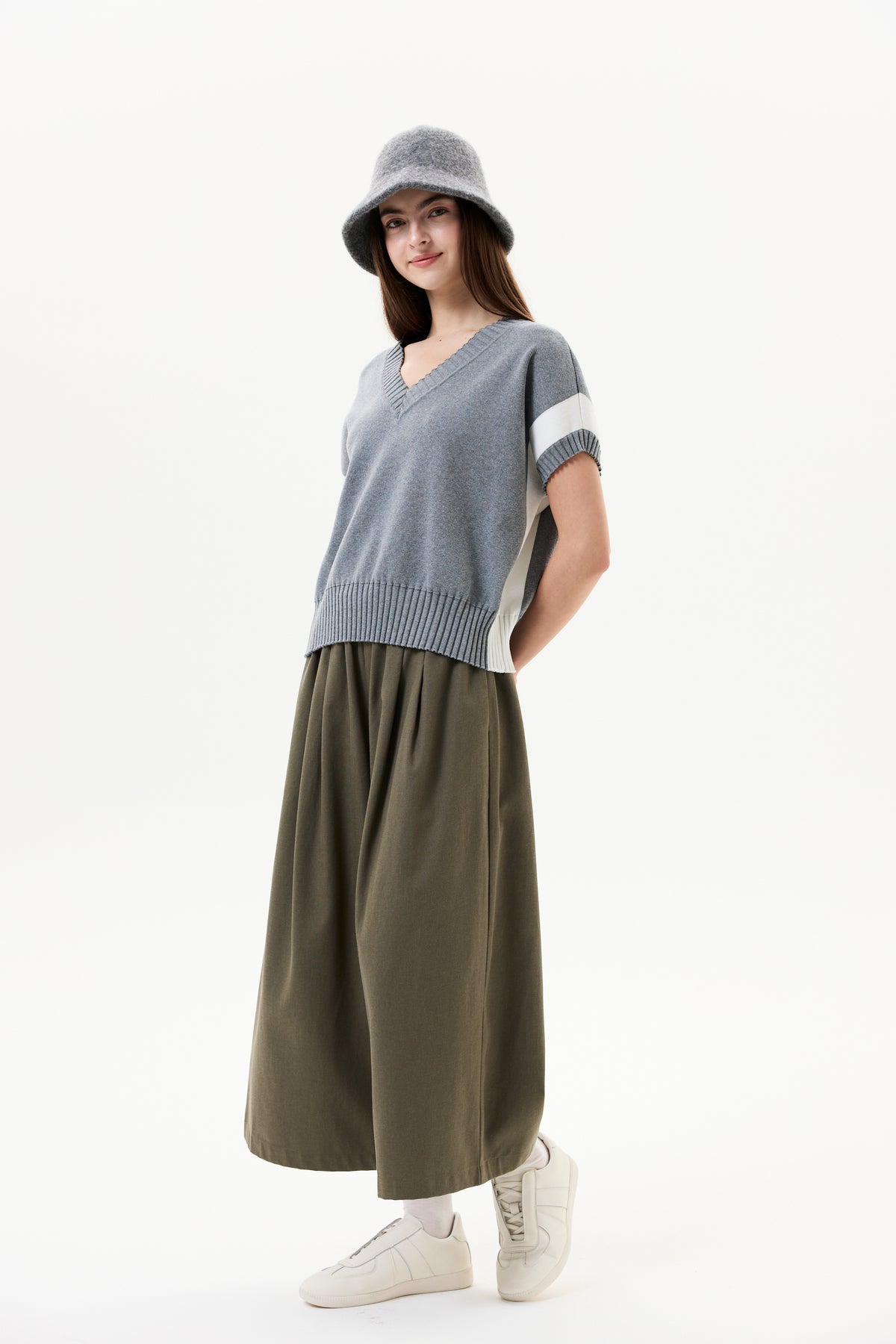 V-Neck Contrast Knitted Vest