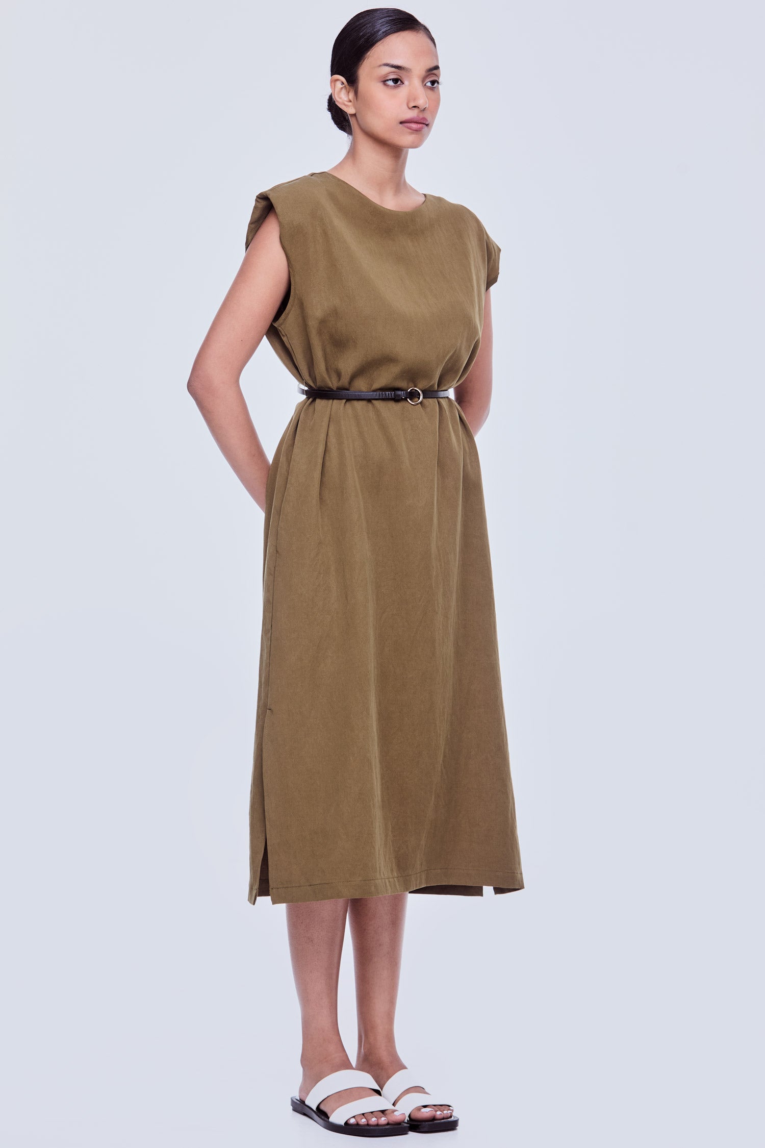 Straight Cut Sheen Dress – iORA Straight Cut Sheen Dress – iORA
