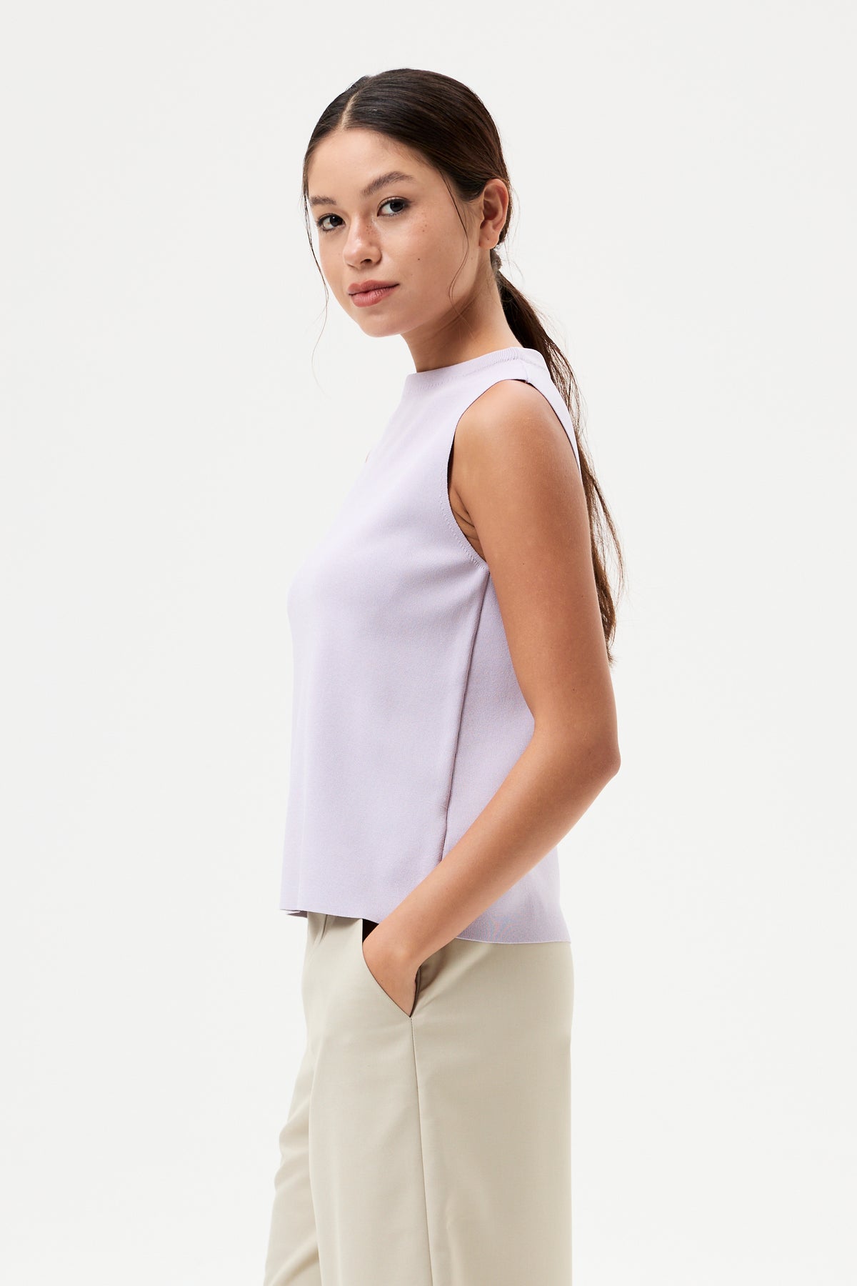 Basic Sleeveless Knit Top - Yam