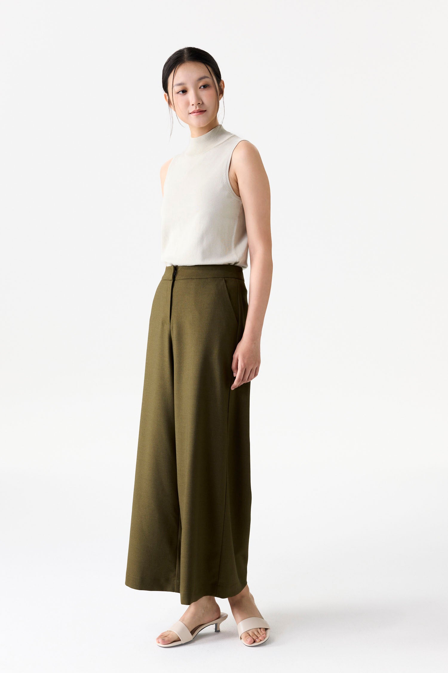 Relaxed Wide-Leg Pants
