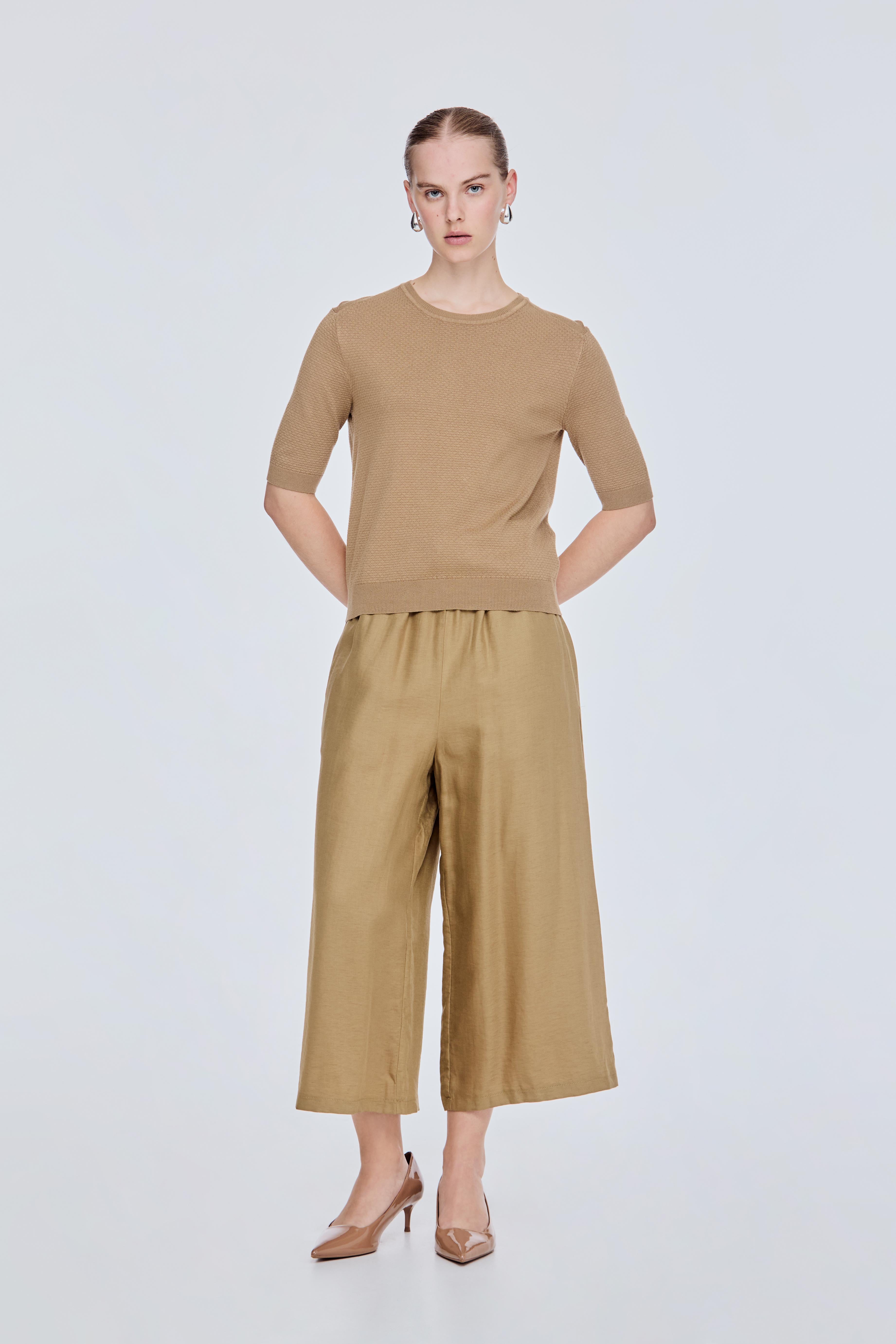 Basic Fitted Hem Knit Top