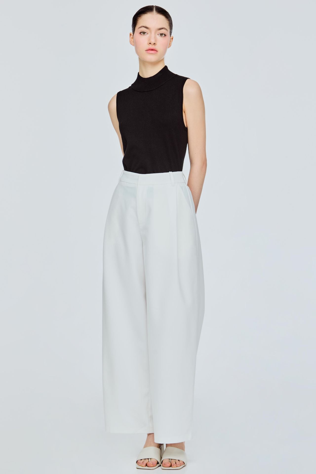 Basic Pleated Wide Legs Trousers