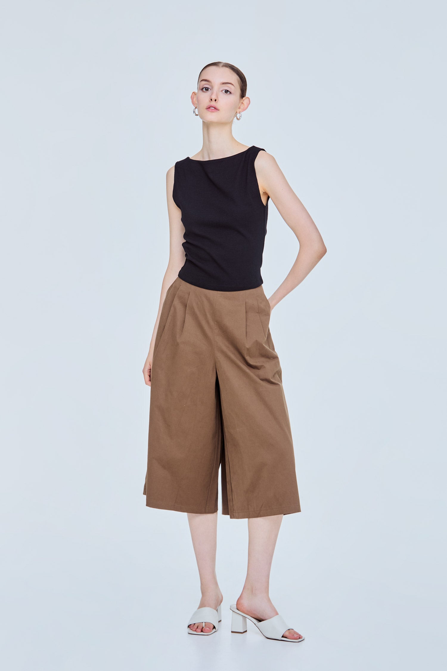 Clean Sleeveless Boat Neck Top