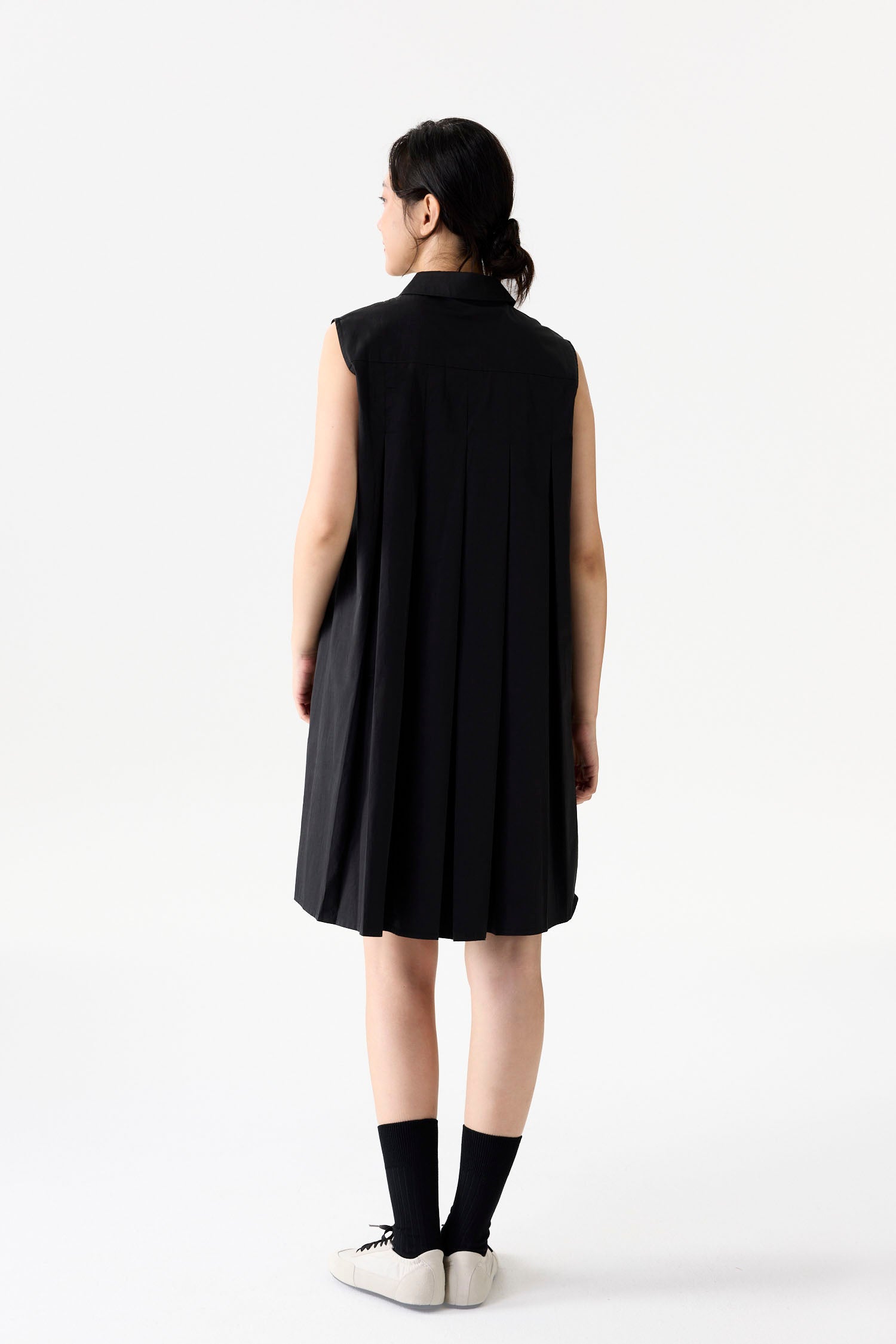Collared Sleeveless Pleated Dress