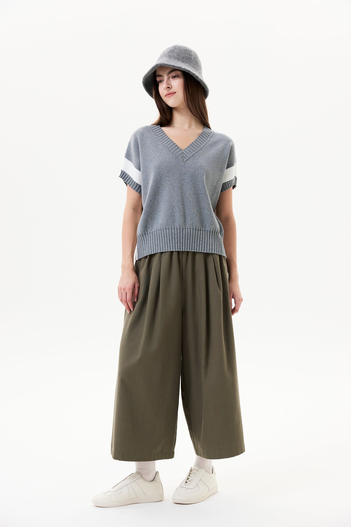 V-Neck Contrast Knitted Vest