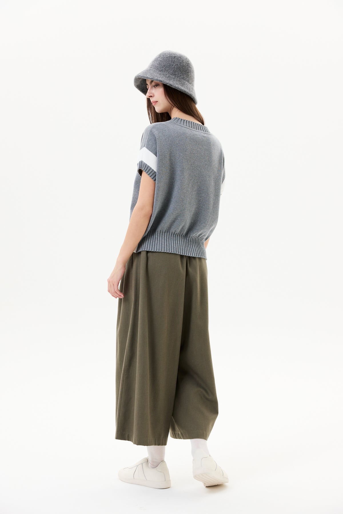 V-Neck Contrast Knitted Vest