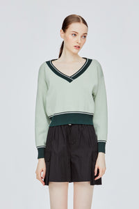 Relaxed V-Neck Crop Pullover