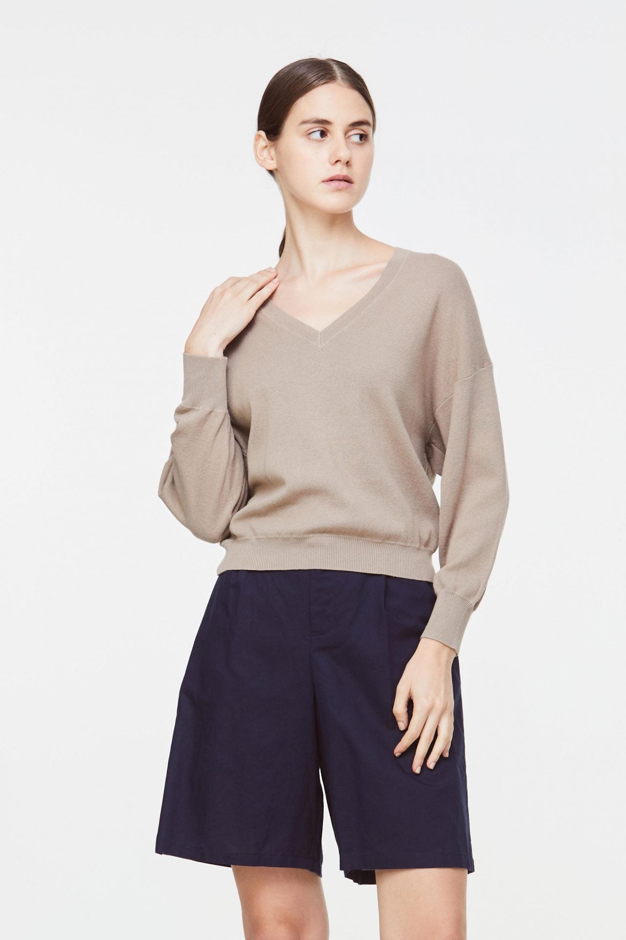 Oversized V-Neck Sweater – iORA