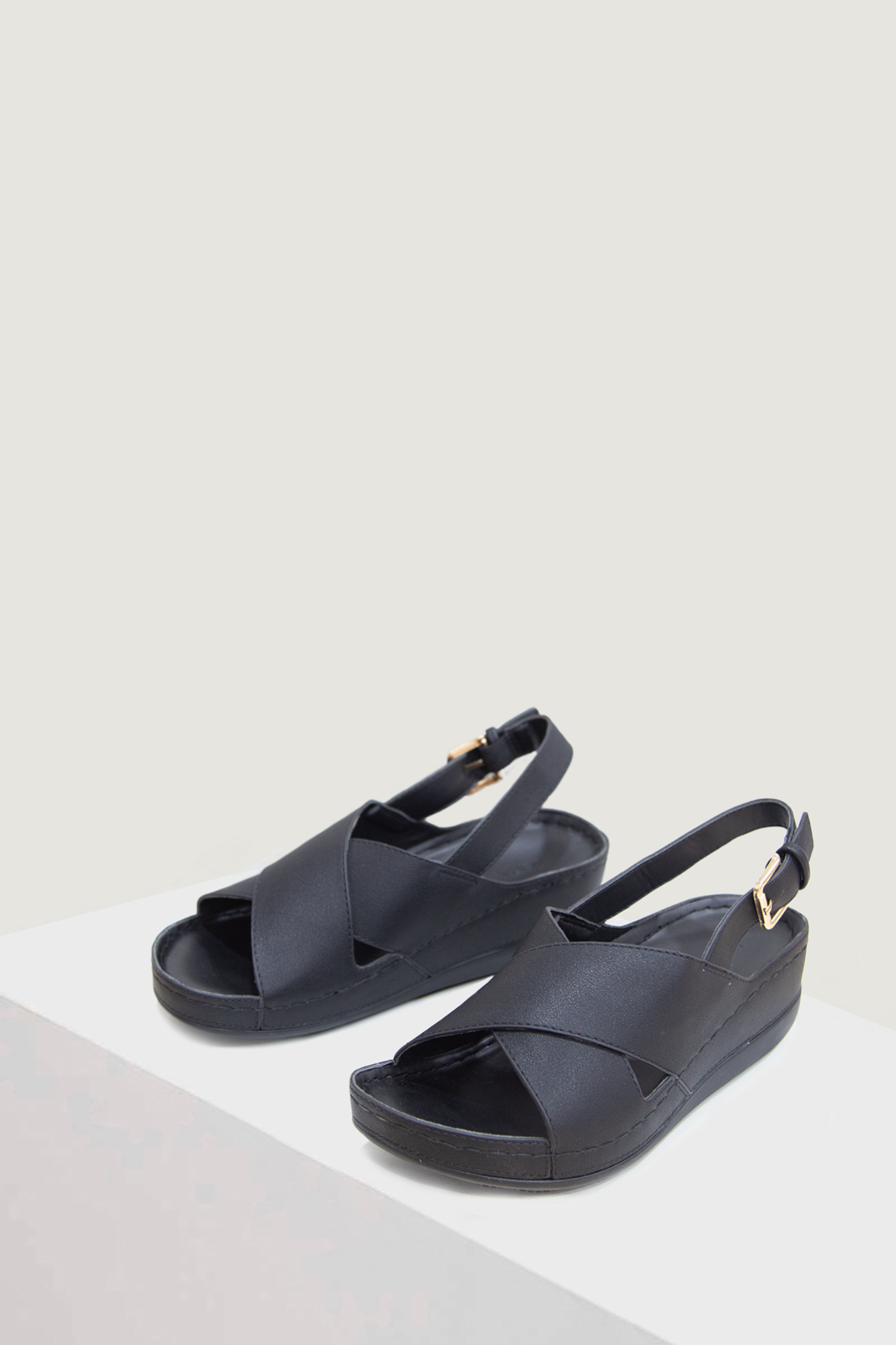 Criss Cross Flatform Sandals - Black