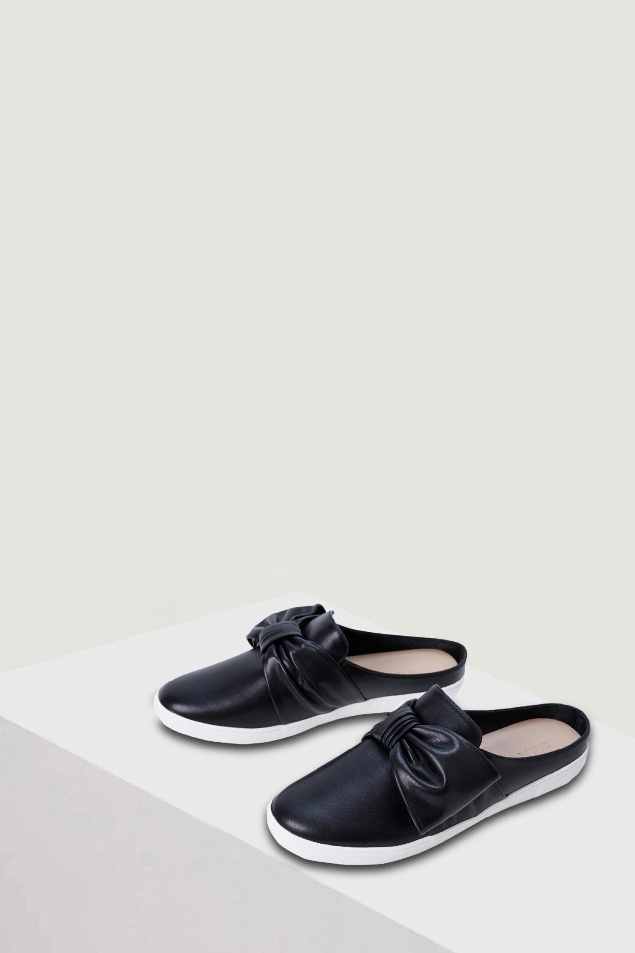 Bow Mules - Black