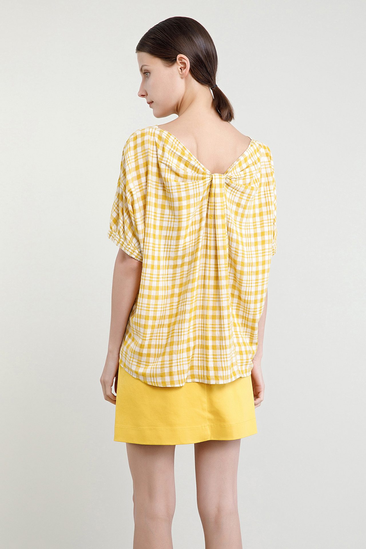 Halter Back-Pleats Checker Blouse