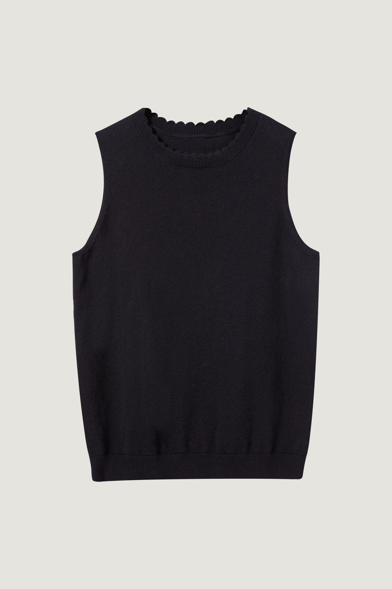 Scallop Collar Knit Top